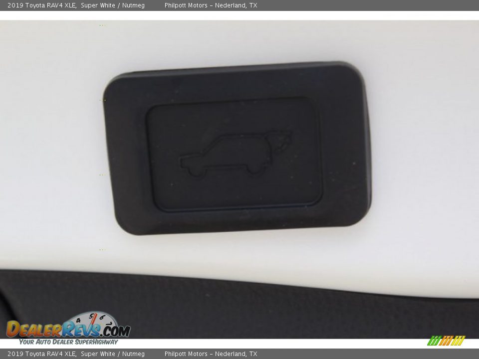 2019 Toyota RAV4 XLE Super White / Nutmeg Photo #23