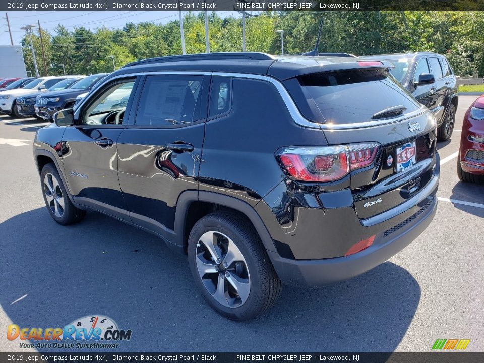 2019 Jeep Compass Latitude 4x4 Diamond Black Crystal Pearl / Black Photo #4