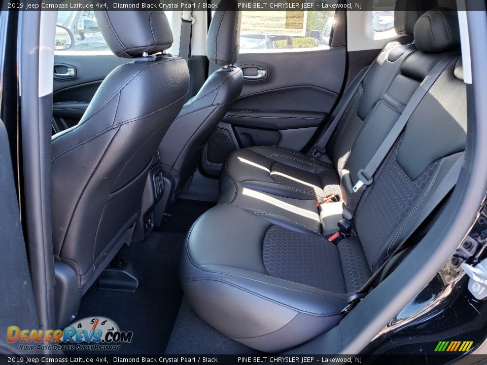 2019 Jeep Compass Latitude 4x4 Diamond Black Crystal Pearl / Black Photo #6