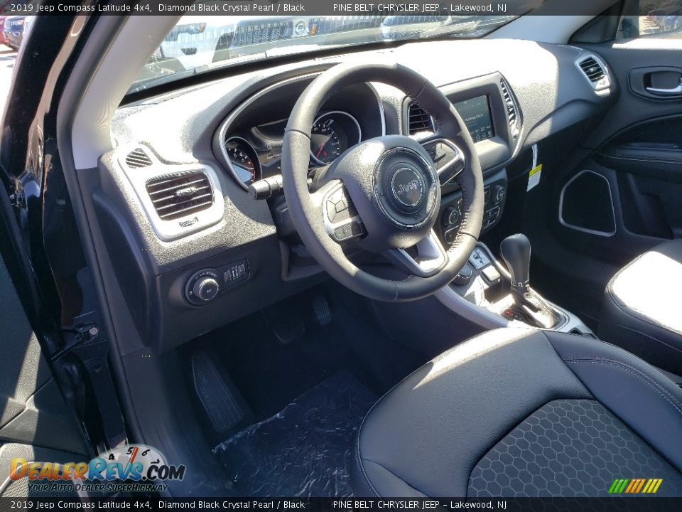 2019 Jeep Compass Latitude 4x4 Diamond Black Crystal Pearl / Black Photo #7