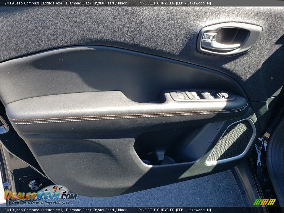 2019 Jeep Compass Latitude 4x4 Diamond Black Crystal Pearl / Black Photo #8