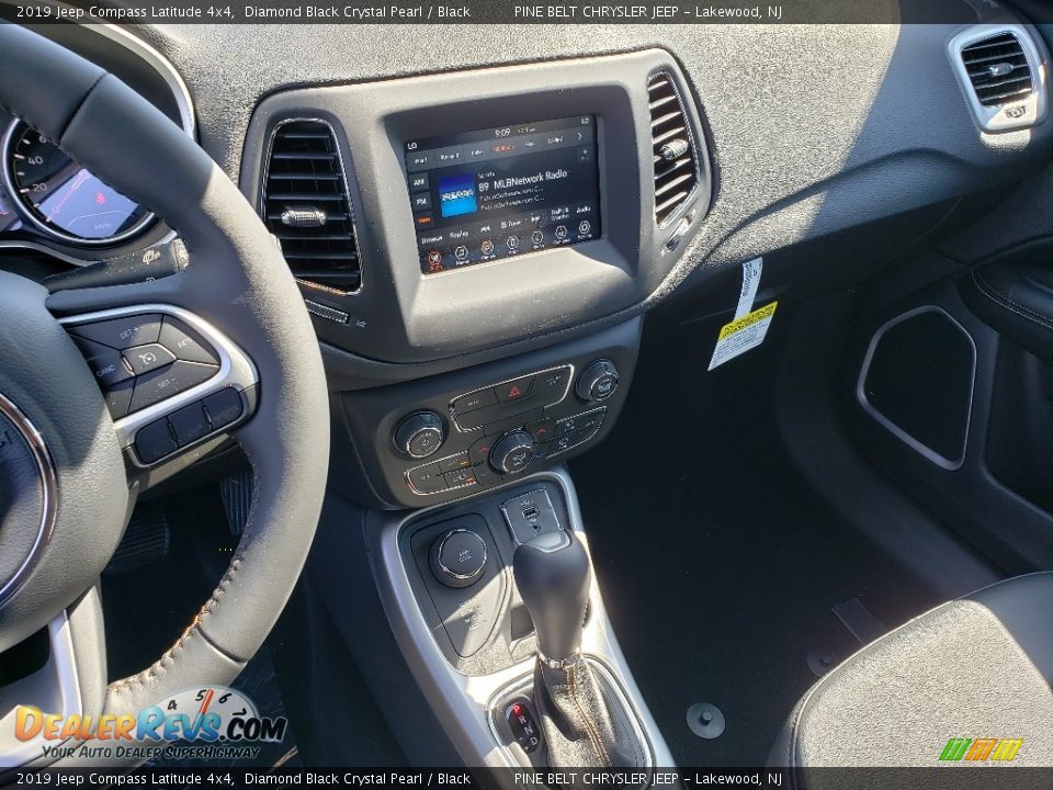 2019 Jeep Compass Latitude 4x4 Diamond Black Crystal Pearl / Black Photo #10