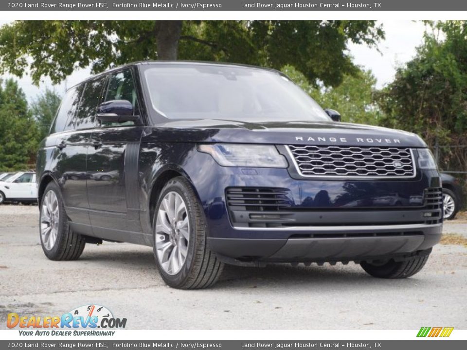 Front 3/4 View of 2020 Land Rover Range Rover HSE Photo #3