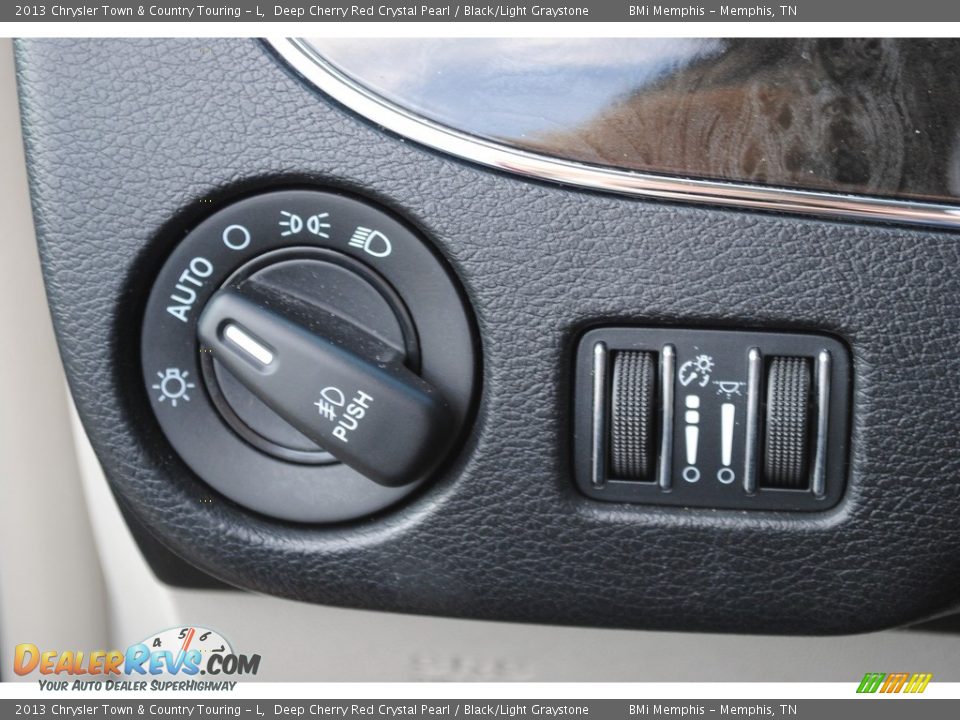 2013 Chrysler Town & Country Touring - L Deep Cherry Red Crystal Pearl / Black/Light Graystone Photo #16