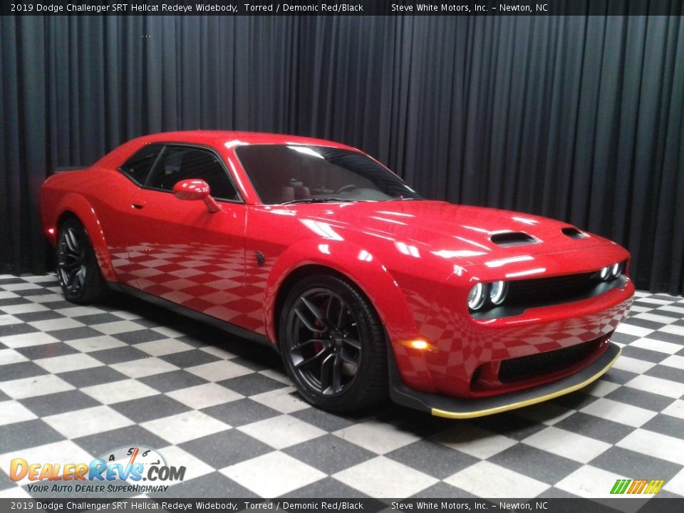 Front 3/4 View of 2019 Dodge Challenger SRT Hellcat Redeye Widebody Photo #4