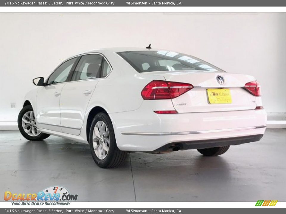 2016 Volkswagen Passat S Sedan Pure White / Moonrock Gray Photo #10