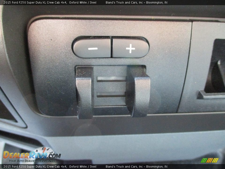 2015 Ford F250 Super Duty XL Crew Cab 4x4 Oxford White / Steel Photo #17