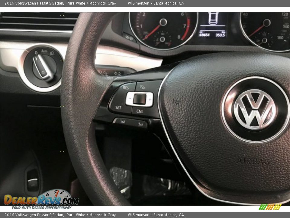 2016 Volkswagen Passat S Sedan Pure White / Moonrock Gray Photo #18