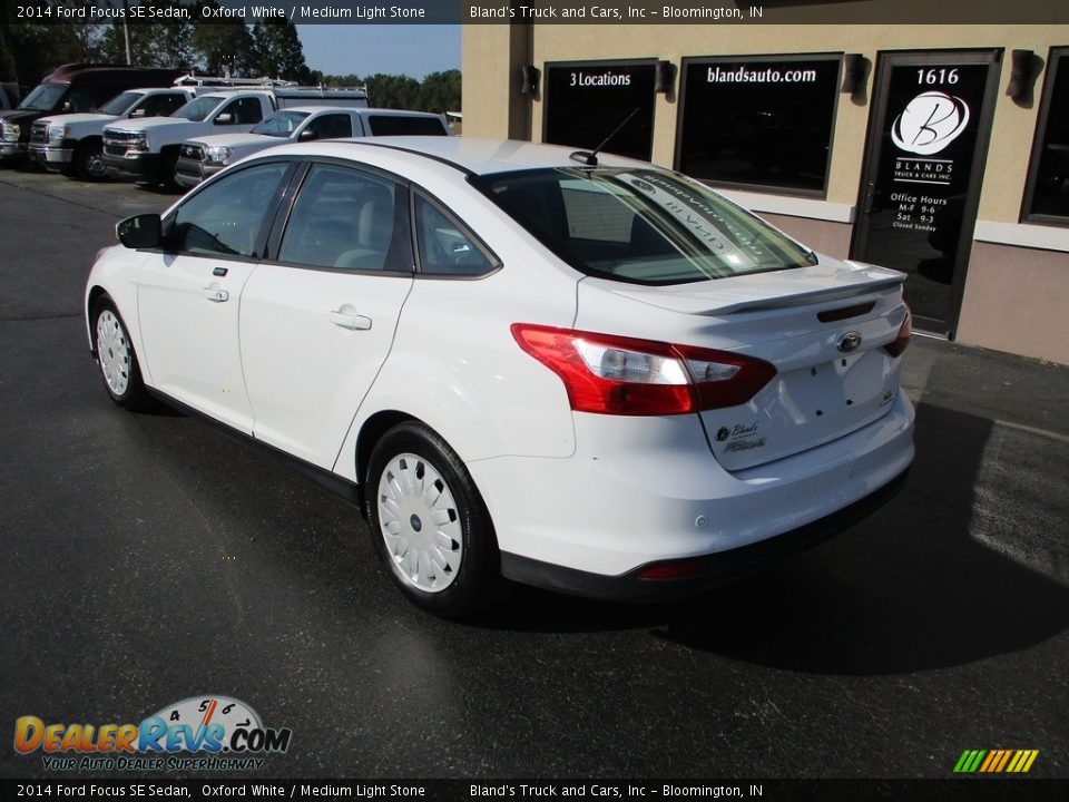2014 Ford Focus SE Sedan Oxford White / Medium Light Stone Photo #3