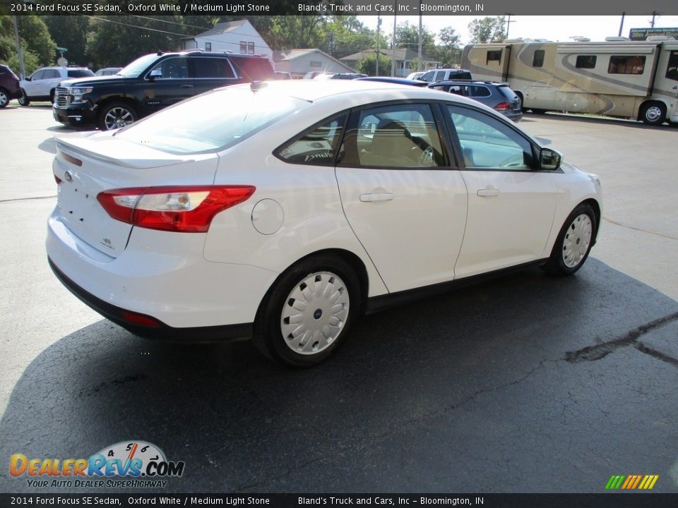 2014 Ford Focus SE Sedan Oxford White / Medium Light Stone Photo #4