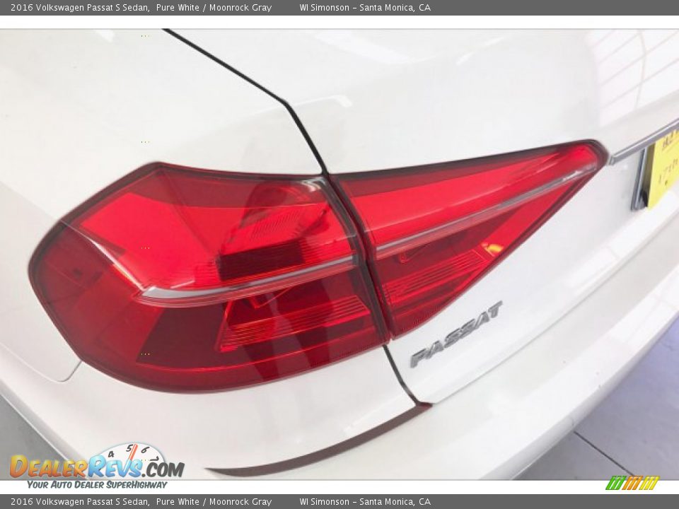 2016 Volkswagen Passat S Sedan Pure White / Moonrock Gray Photo #26