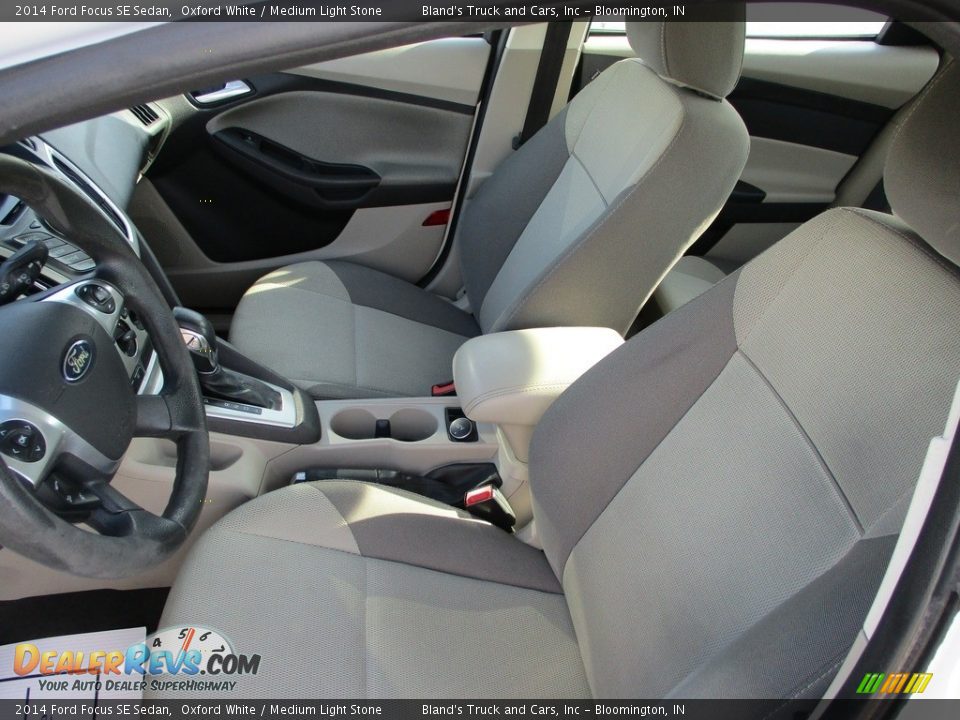 2014 Ford Focus SE Sedan Oxford White / Medium Light Stone Photo #7