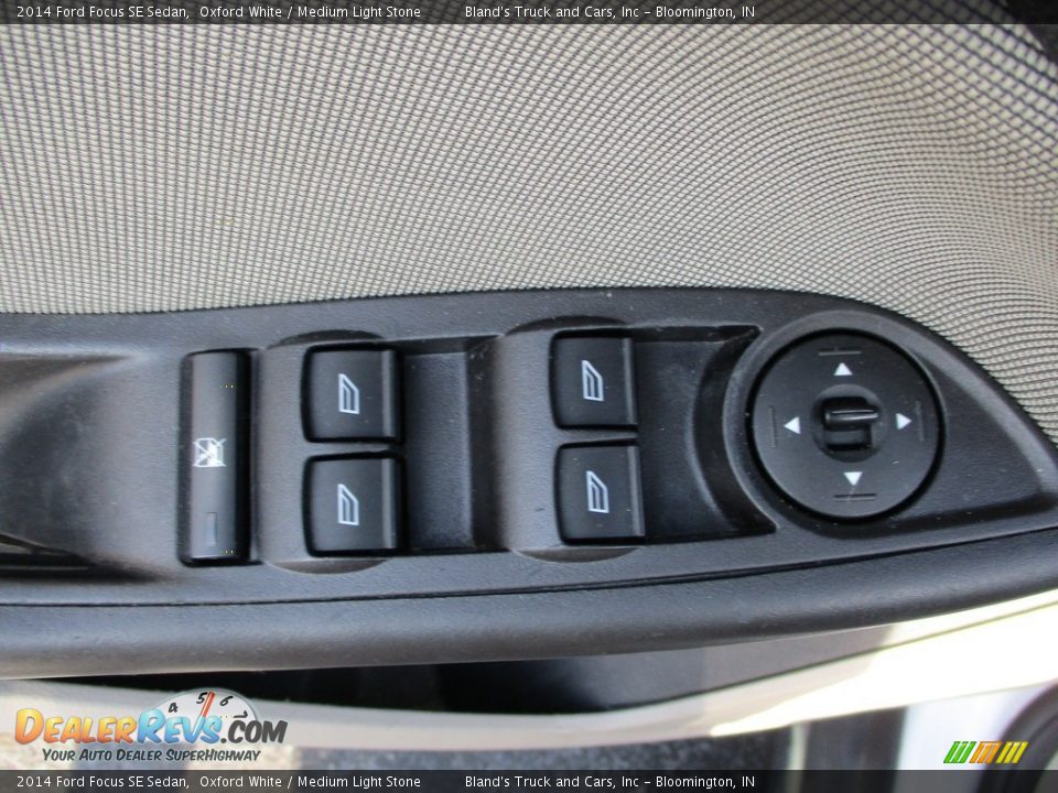 2014 Ford Focus SE Sedan Oxford White / Medium Light Stone Photo #10