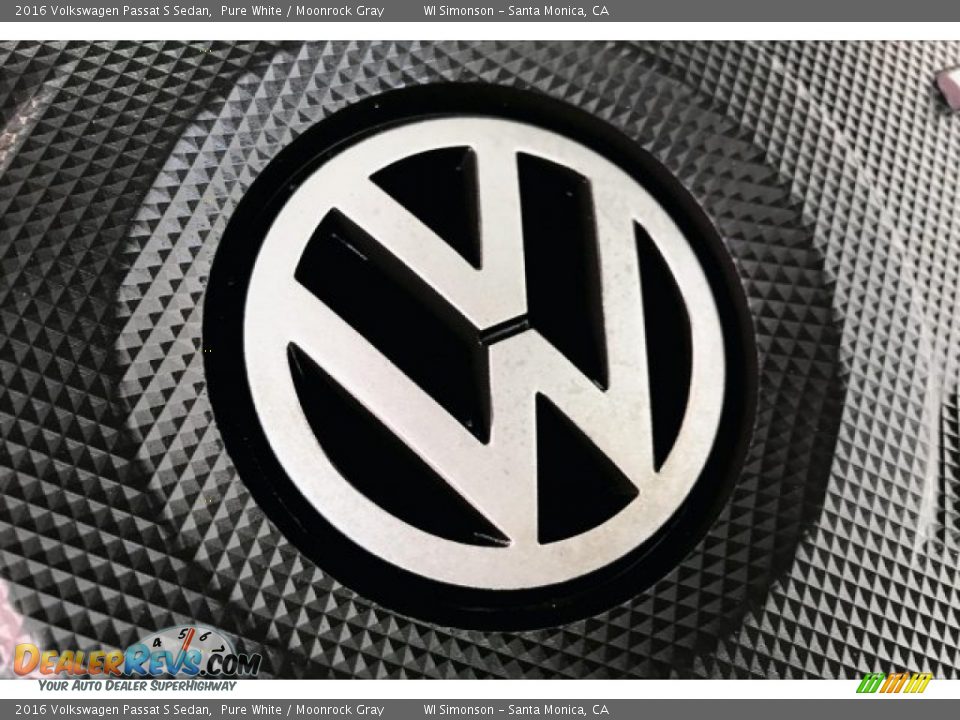 2016 Volkswagen Passat S Sedan Pure White / Moonrock Gray Photo #30