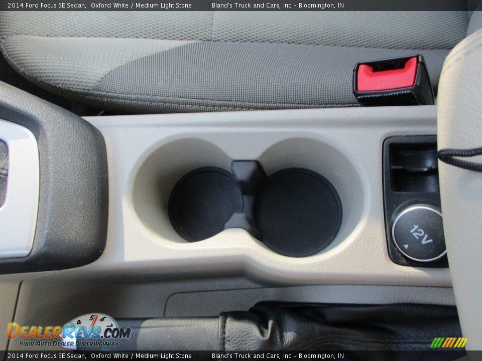 2014 Ford Focus SE Sedan Oxford White / Medium Light Stone Photo #23