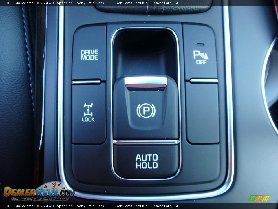 Controls of 2019 Kia Sorento EX V6 AWD Photo #18