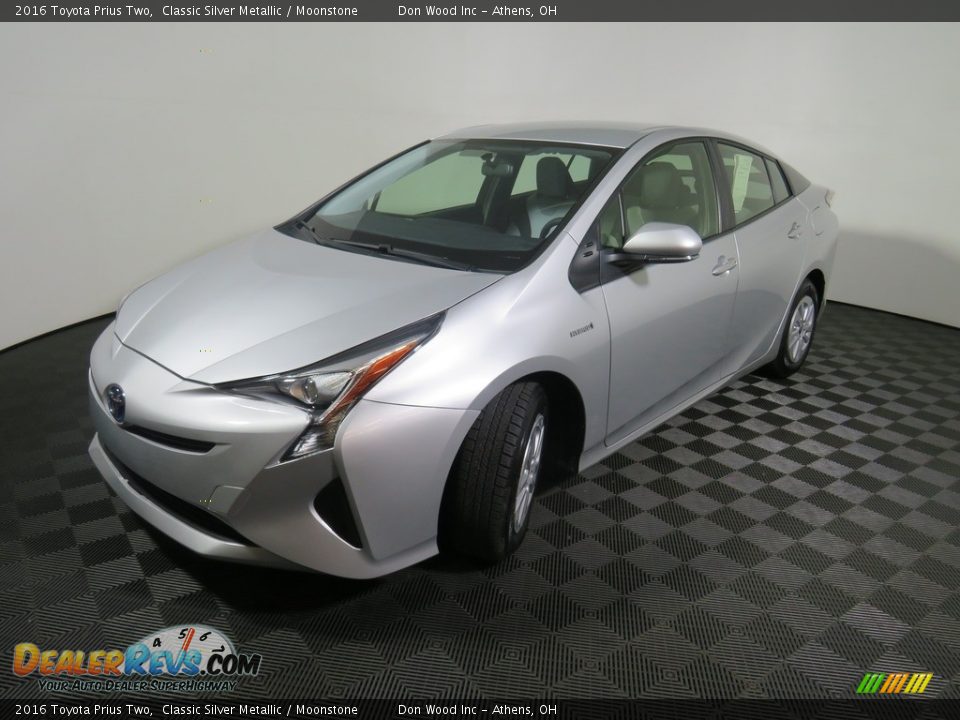 2016 Toyota Prius Two Classic Silver Metallic / Moonstone Photo #8