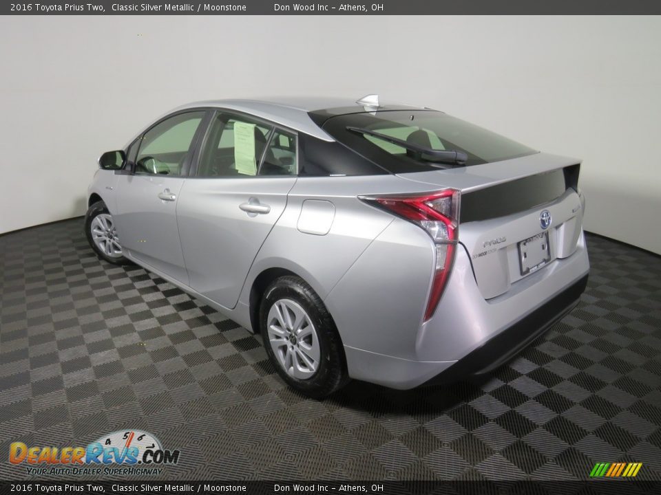 2016 Toyota Prius Two Classic Silver Metallic / Moonstone Photo #11