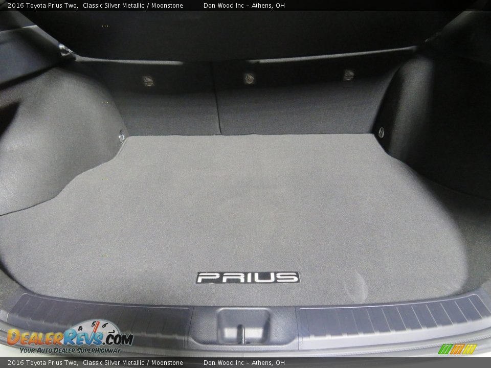 2016 Toyota Prius Two Classic Silver Metallic / Moonstone Photo #13