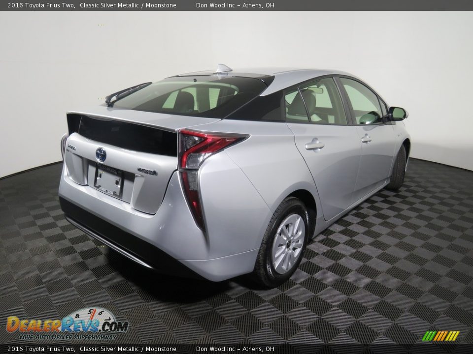 2016 Toyota Prius Two Classic Silver Metallic / Moonstone Photo #14