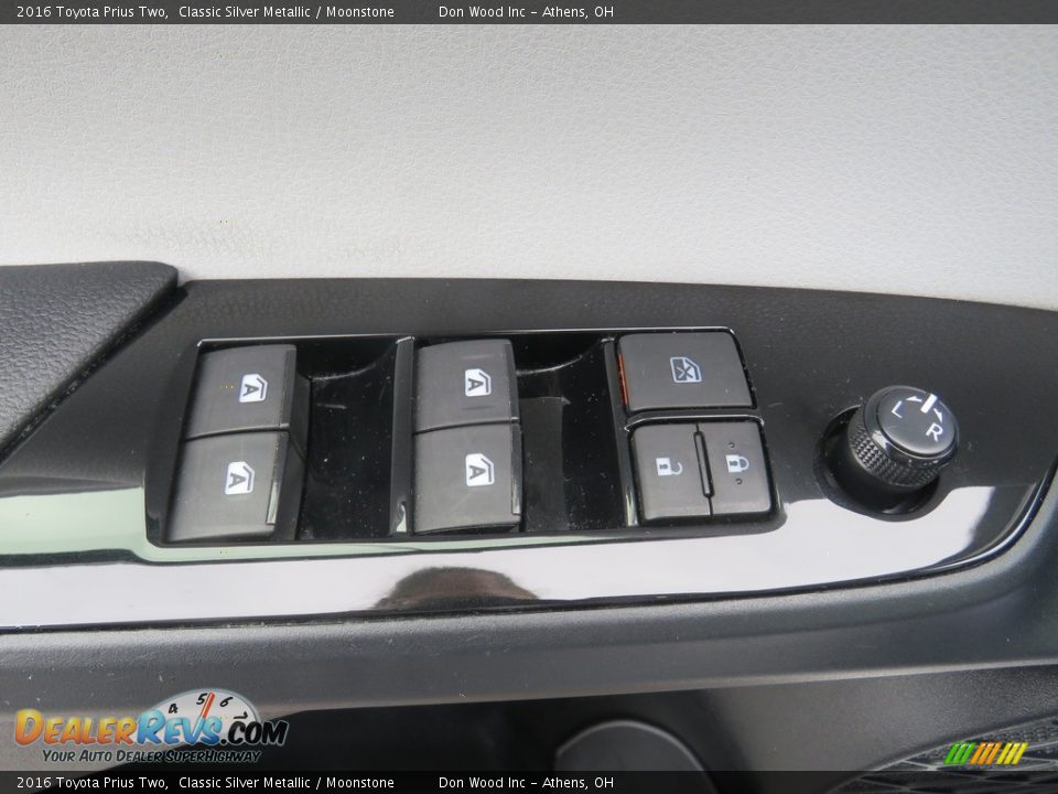 2016 Toyota Prius Two Classic Silver Metallic / Moonstone Photo #16