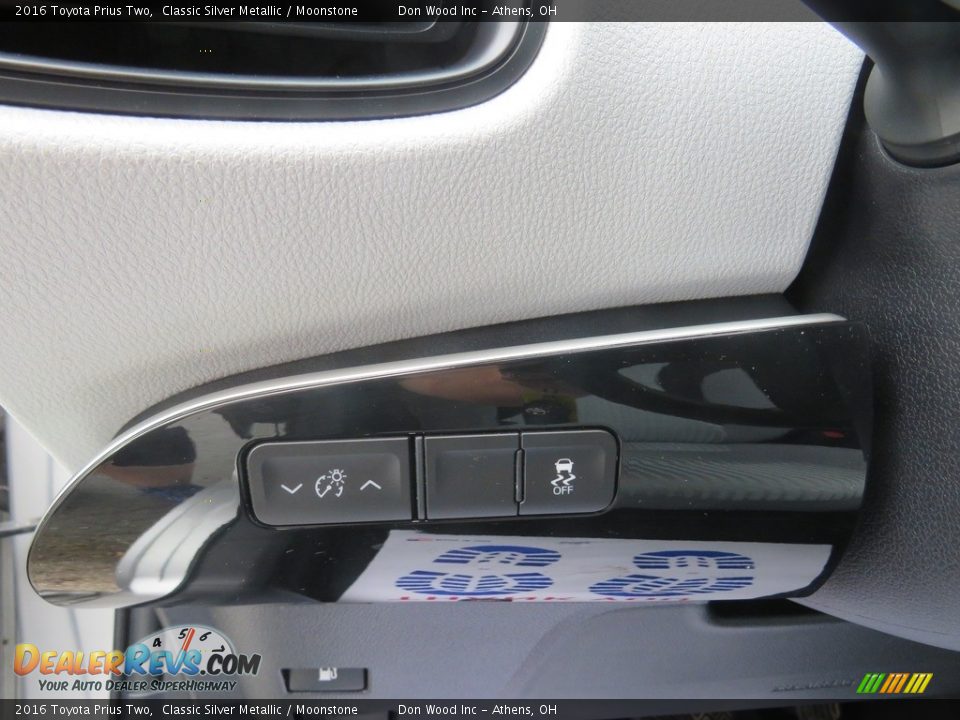 2016 Toyota Prius Two Classic Silver Metallic / Moonstone Photo #17