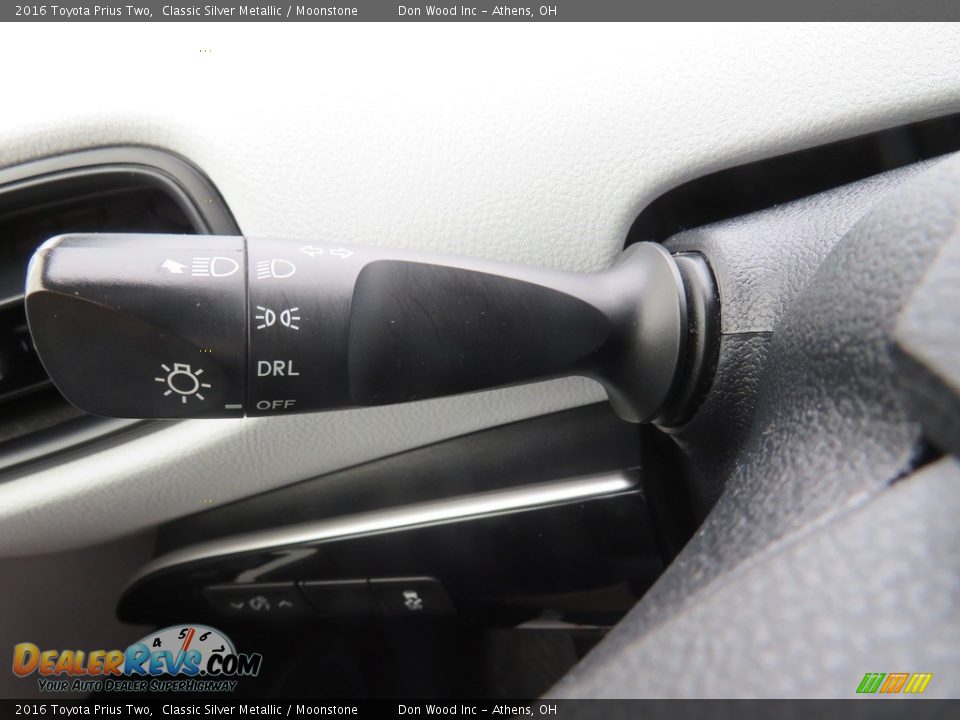 2016 Toyota Prius Two Classic Silver Metallic / Moonstone Photo #19