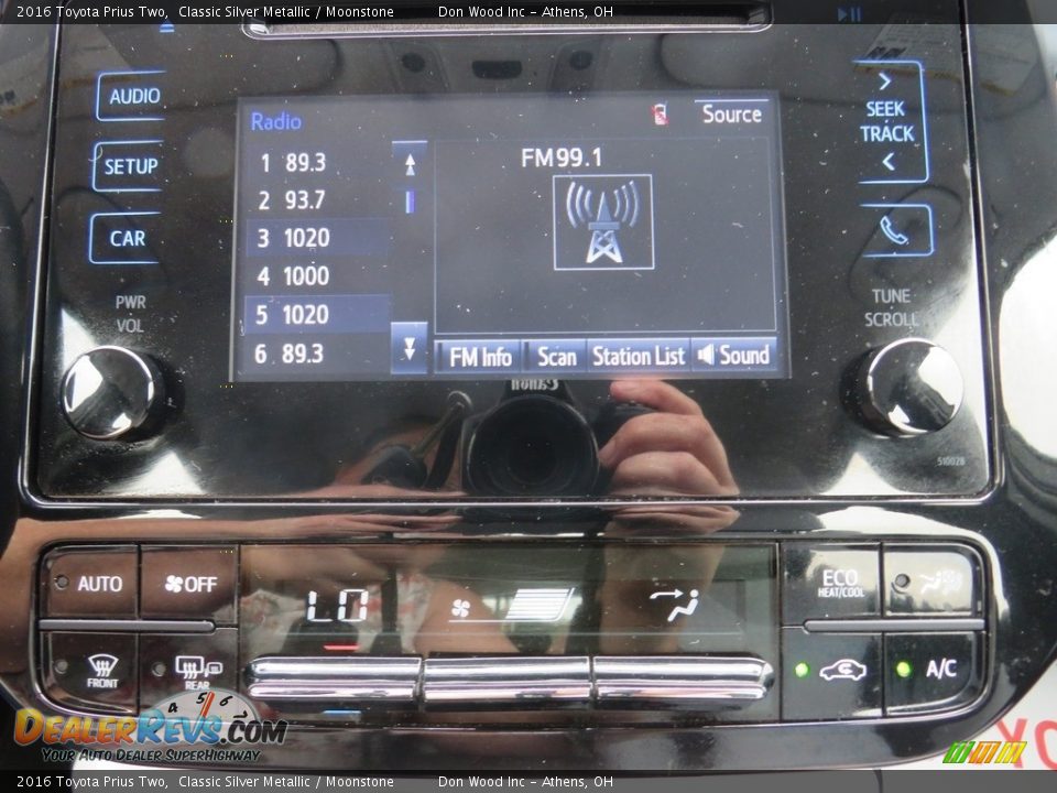 2016 Toyota Prius Two Classic Silver Metallic / Moonstone Photo #26