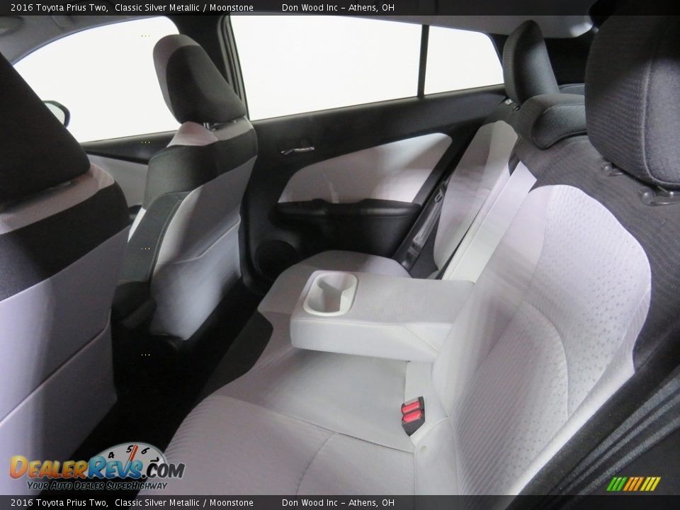 2016 Toyota Prius Two Classic Silver Metallic / Moonstone Photo #33