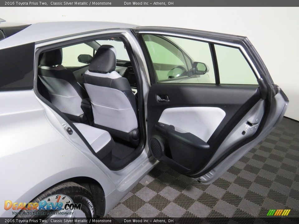 2016 Toyota Prius Two Classic Silver Metallic / Moonstone Photo #35