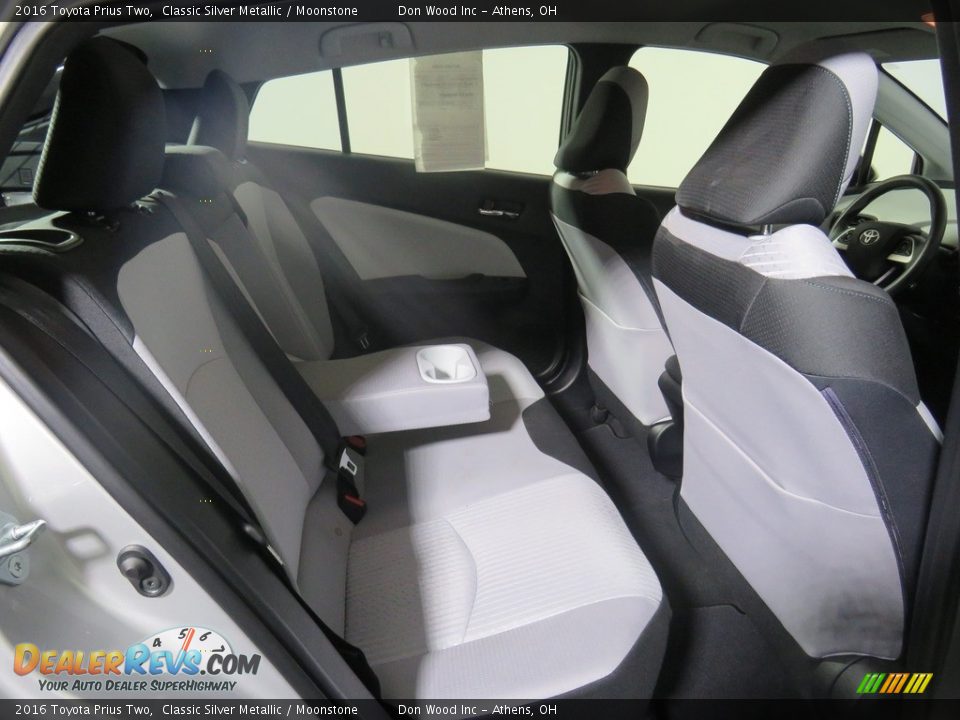 2016 Toyota Prius Two Classic Silver Metallic / Moonstone Photo #36