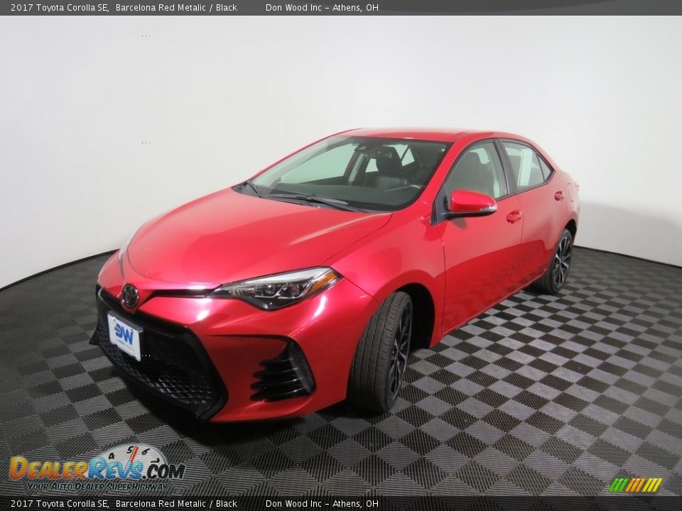 2017 Toyota Corolla SE Barcelona Red Metalic / Black Photo #8