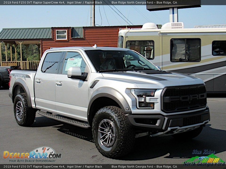 Front 3/4 View of 2019 Ford F150 SVT Raptor SuperCrew 4x4 Photo #8