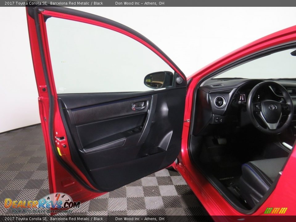 2017 Toyota Corolla SE Barcelona Red Metalic / Black Photo #29