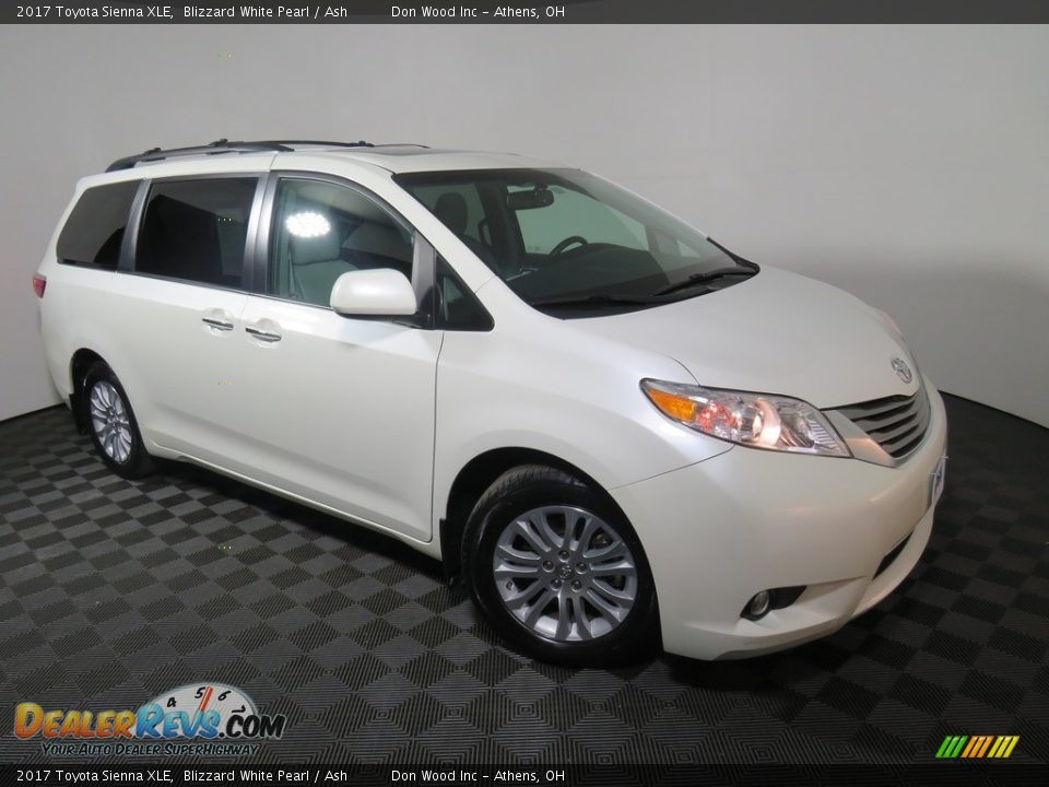 2017 Toyota Sienna XLE Blizzard White Pearl / Ash Photo #6