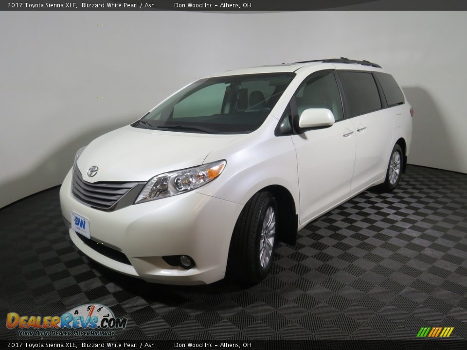 2017 Toyota Sienna XLE Blizzard White Pearl / Ash Photo #11