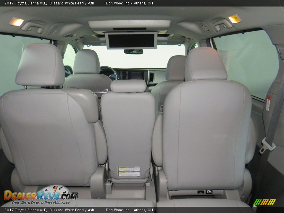 2017 Toyota Sienna XLE Blizzard White Pearl / Ash Photo #18