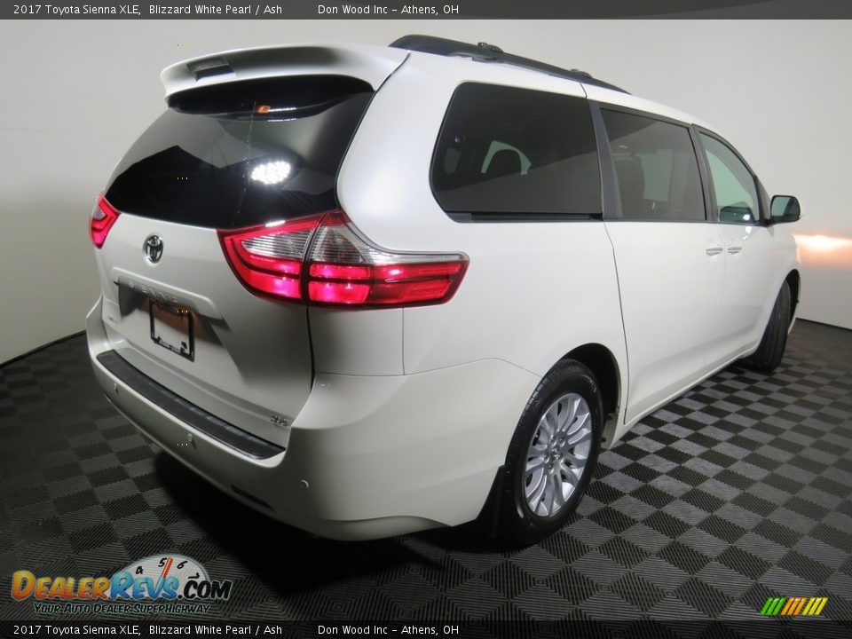 2017 Toyota Sienna XLE Blizzard White Pearl / Ash Photo #20