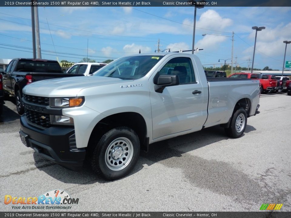 Front 3/4 View of 2019 Chevrolet Silverado 1500 WT Regular Cab 4WD Photo #1