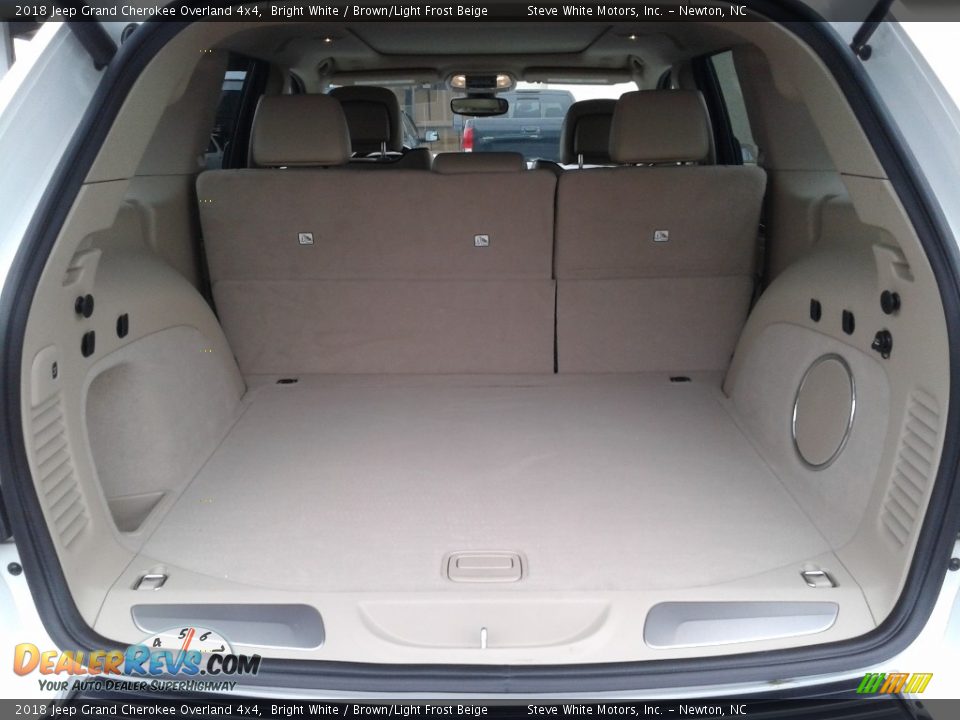 2018 Jeep Grand Cherokee Overland 4x4 Bright White / Brown/Light Frost Beige Photo #14