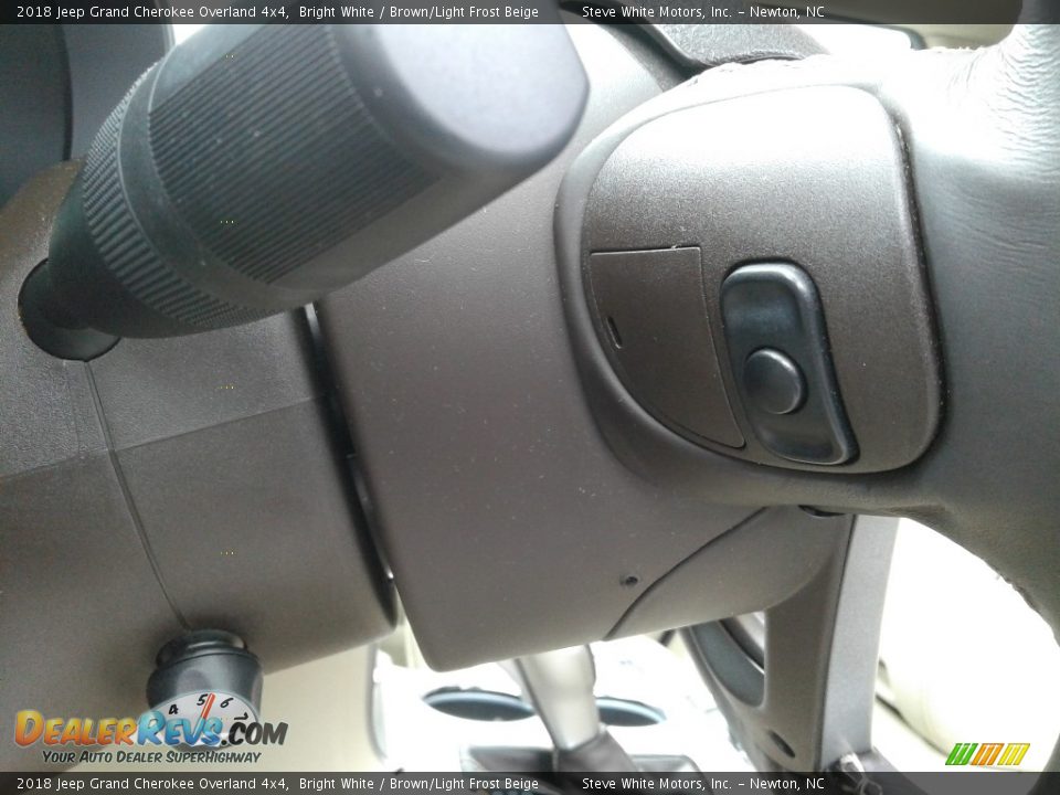 2018 Jeep Grand Cherokee Overland 4x4 Bright White / Brown/Light Frost Beige Photo #18