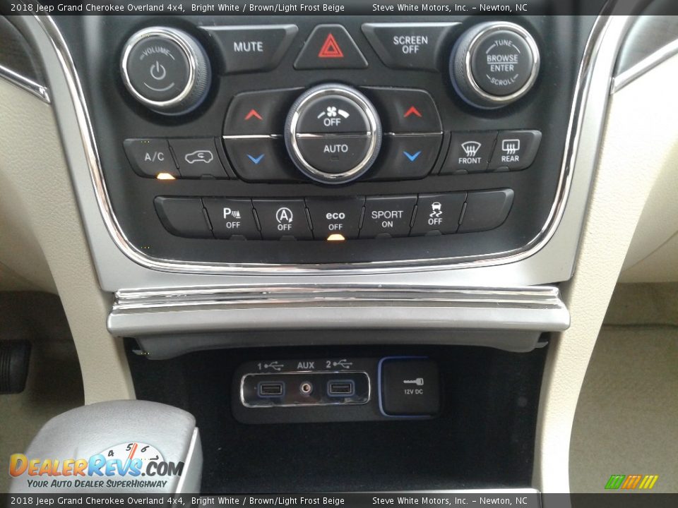 2018 Jeep Grand Cherokee Overland 4x4 Bright White / Brown/Light Frost Beige Photo #32
