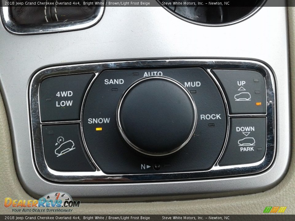 2018 Jeep Grand Cherokee Overland 4x4 Bright White / Brown/Light Frost Beige Photo #34