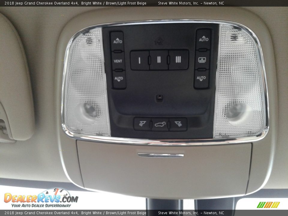 2018 Jeep Grand Cherokee Overland 4x4 Bright White / Brown/Light Frost Beige Photo #35