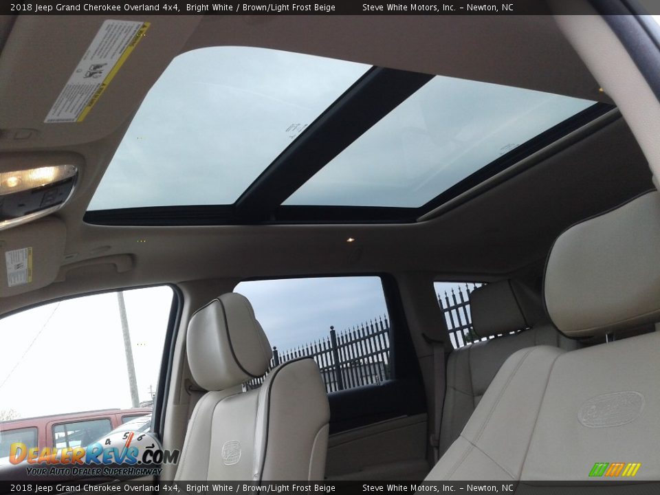 2018 Jeep Grand Cherokee Overland 4x4 Bright White / Brown/Light Frost Beige Photo #36