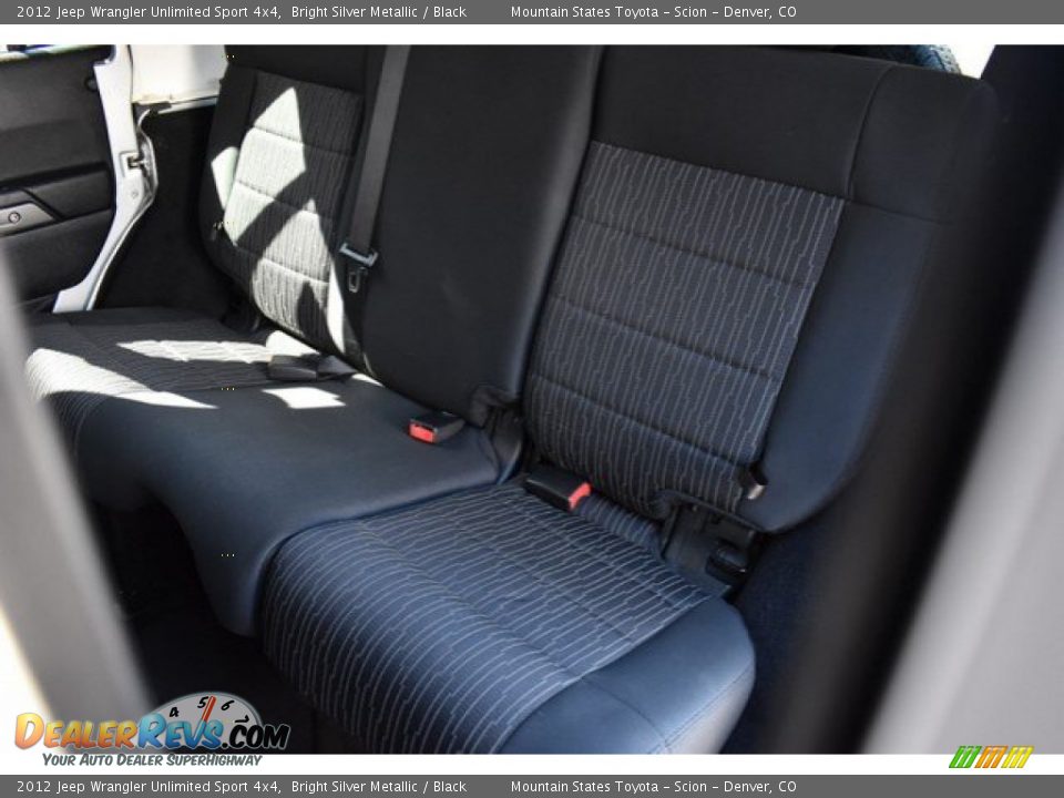 2012 Jeep Wrangler Unlimited Sport 4x4 Bright Silver Metallic / Black Photo #21