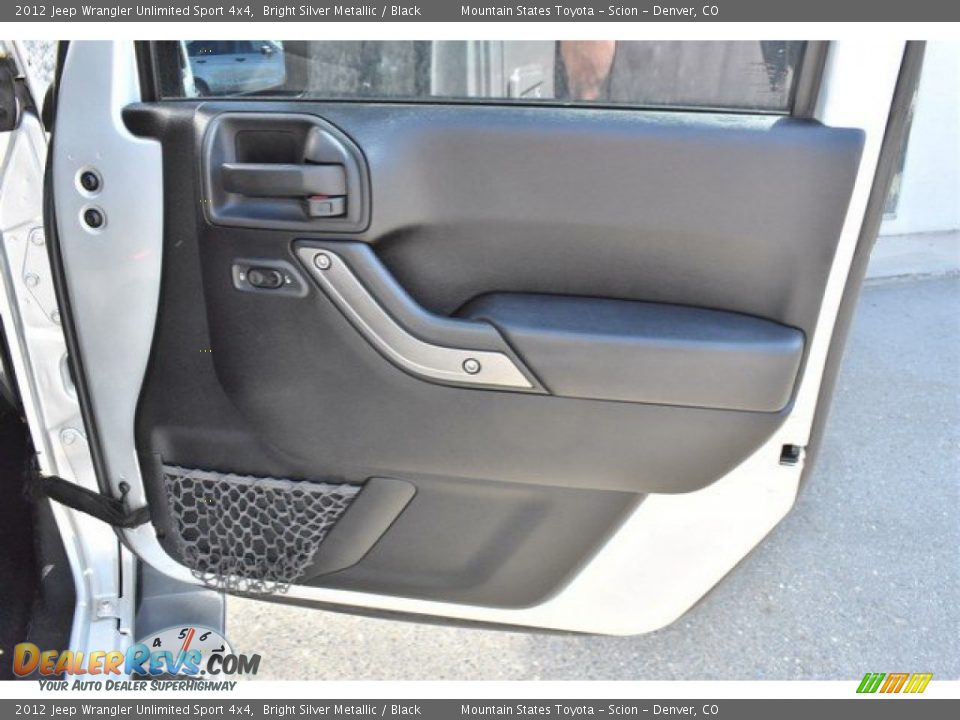 2012 Jeep Wrangler Unlimited Sport 4x4 Bright Silver Metallic / Black Photo #25
