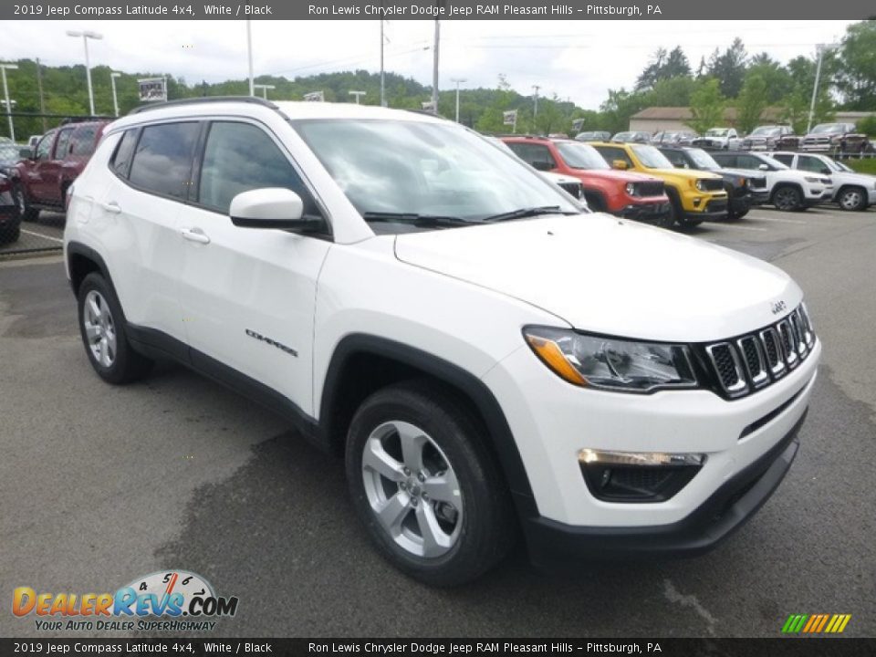 2019 Jeep Compass Latitude 4x4 White / Black Photo #8