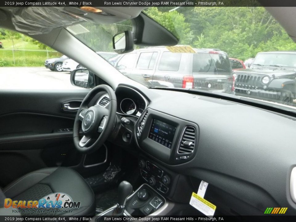 2019 Jeep Compass Latitude 4x4 White / Black Photo #11