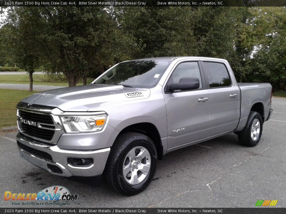 Front 3/4 View of 2020 Ram 1500 Big Horn Crew Cab 4x4 Photo #2